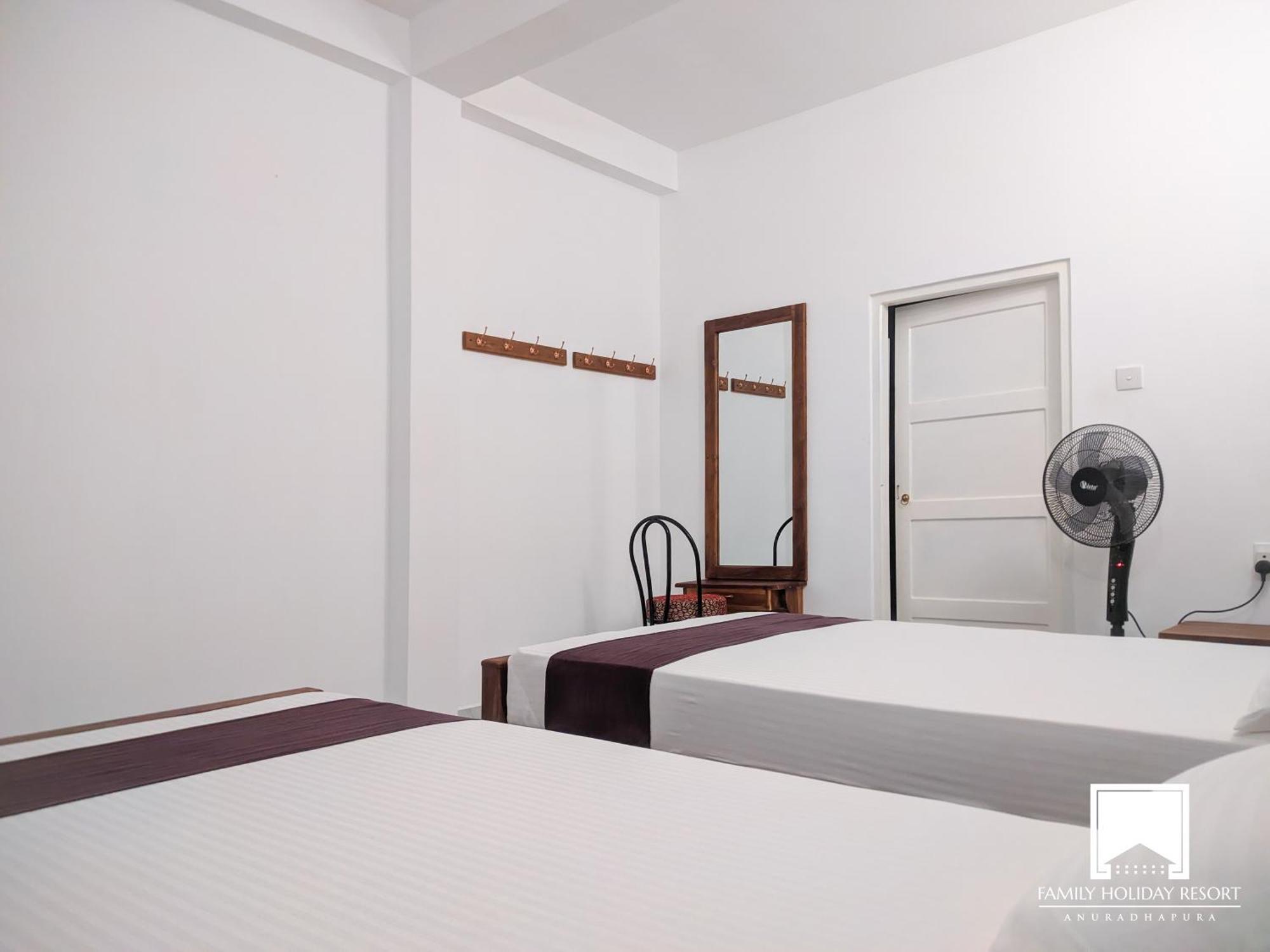 Family Holiday Resort Anuradhapura Buitenkant foto