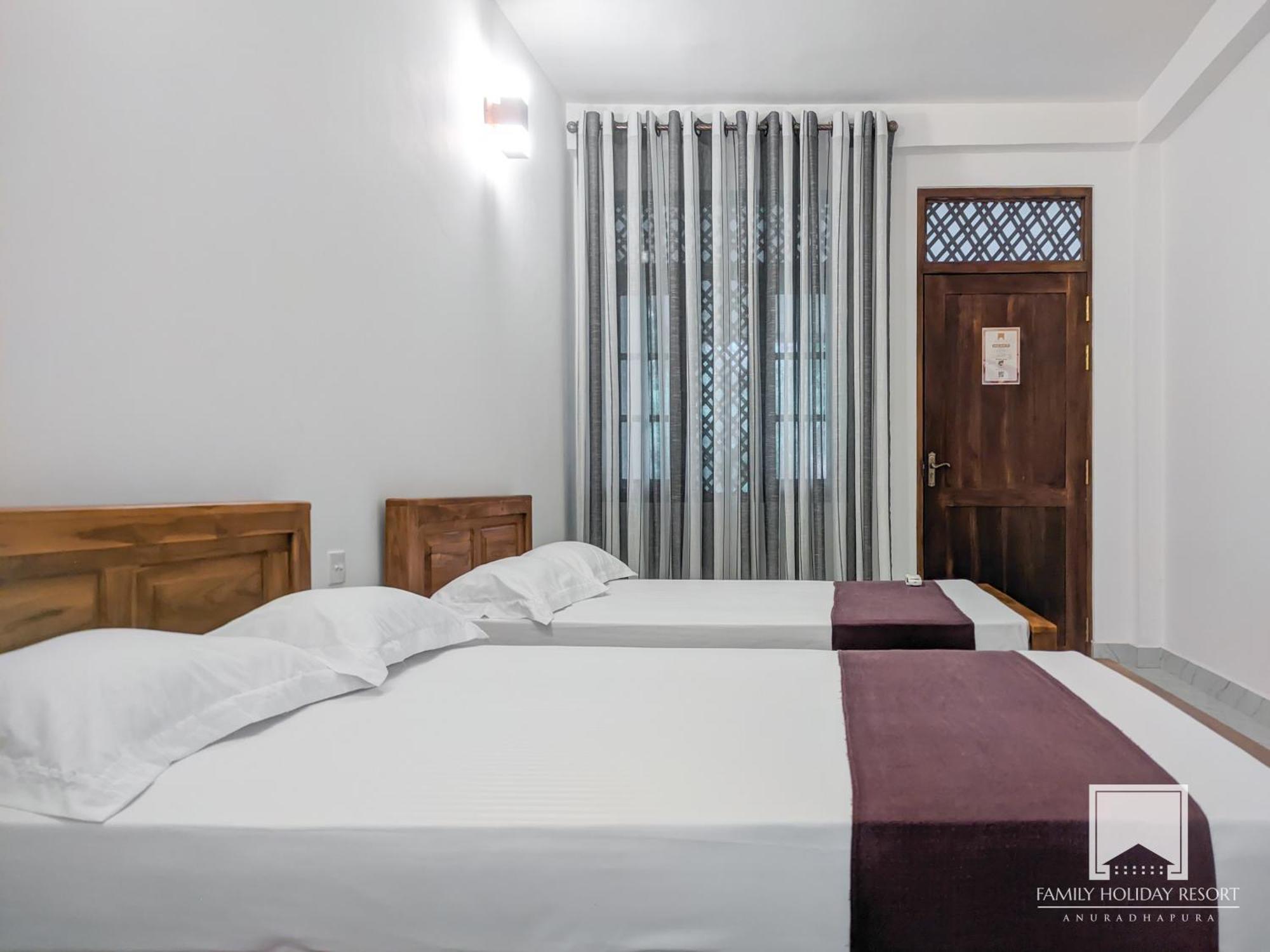 Family Holiday Resort Anuradhapura Buitenkant foto