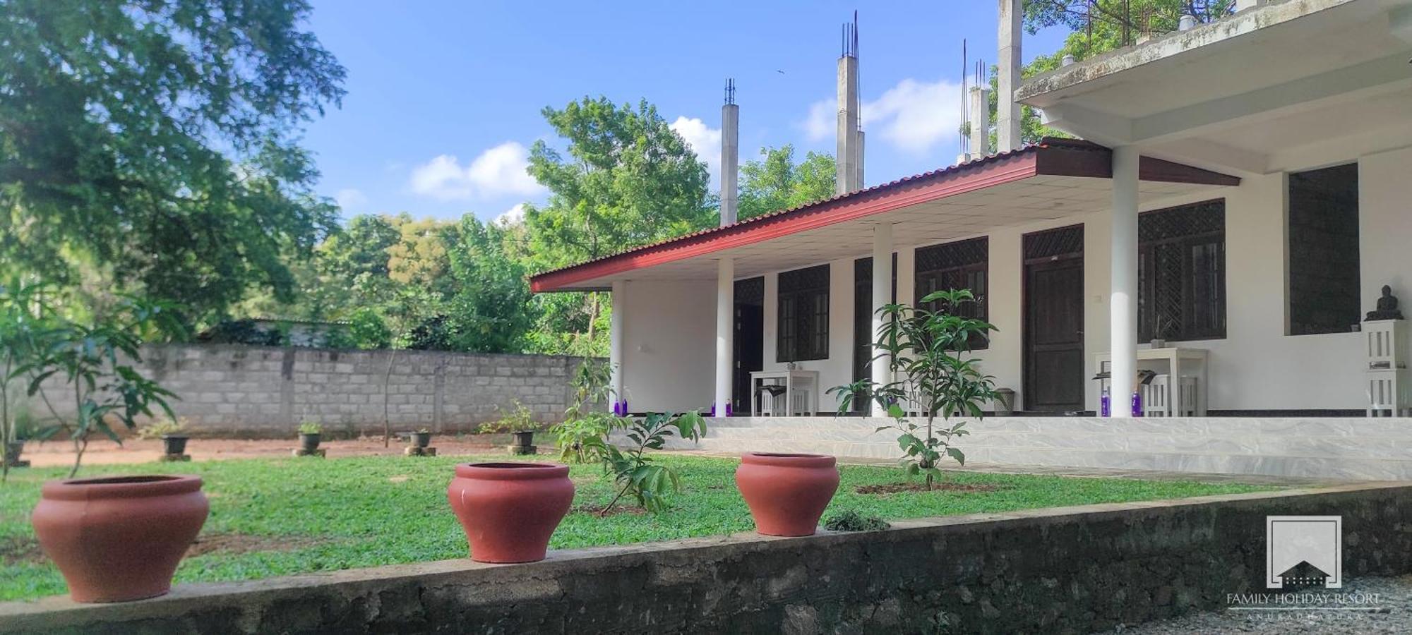 Family Holiday Resort Anuradhapura Buitenkant foto